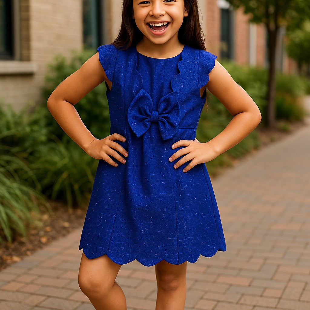 Robe décolletée bleu scintillant